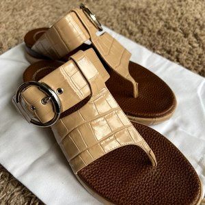 Chloe Wave Flat Sandals